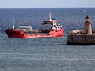 Nákladní lo El Hiblu 1 vplouvá do maltského pístavu Senglea. (28. bezna 2019)
