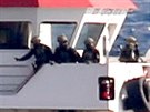 lenové maltského komanda na palub nákladní lodi El Hiblu 1. (28. bezna 2019)
