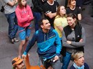 Jan Zbranek sleduje kvalifikaci eského poháru v lezení na obtínost v Lezeckém...