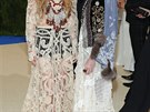 NEW YORK, NY - MAY 01:  Mary-Kate Olsen (L) and Ashley Olsen attend the \"Rei Kawakubo/Comme des Garcons: Art Of The In-Between\" Costume Institute Gala at Metropolitan Museum of Art on May 1, 2017 in New York City.  (Photo by Neilson Barnard/Getty Image