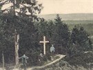 Dobová fotografie lesu Bezina u Polné a místa, kde byla v beznu roku 1899...