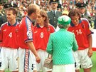 Kapitán Miroslav Kadlec pedstavuje ped finále Eura 1996 ve Wembley královn...