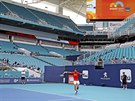 Novak Djokovi pi trninku na Hard Rock Stadium v Miami.