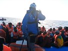 Lo Mare Jonio zachránila 49 migrant. Italská policie ji zadrela