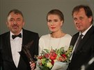 Olga Menzelová pebírá cenu Febiofestu pro manela Jiího Menzela
