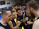 Díntí basketbalisté Tomá Pomikálek, Ondej ika, Filip Kroutil, imon...
