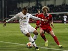 Francouzský forvard Kylian Mbappé klikuje, moldavský fotbalista Eugeniu Cociuc...