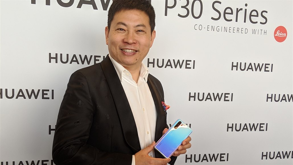 Šéf mobilní divize Huawei Richard Yu krátce po premiéře smartphonů řady P30