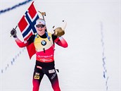 Norsk biatlonista Johannes Thingnes B pijd do cle zvodu s hromadnm...