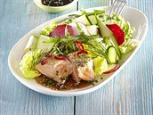 RECEPT DNE: Cuketový salát s lososem