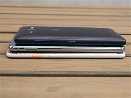 pikové kompaktní smartphony: Sony Xperia XZ2 Compact, Samsung Galaxy S10e a...