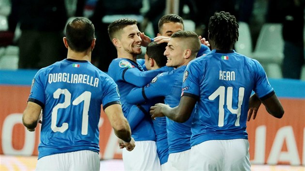 Gólová radost italských fotbalistů v utkání proti Lichtenštejnsku.