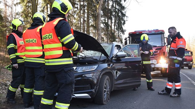 Havarovan auto nedaleko Karlovch Var samo zalarmovalo zchrane.