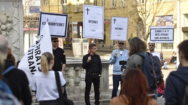 Demonstrace proti chystan reform Evropsk unie o ochran autorskch prv na internetu se konala i v Brn. (23.3.2019)