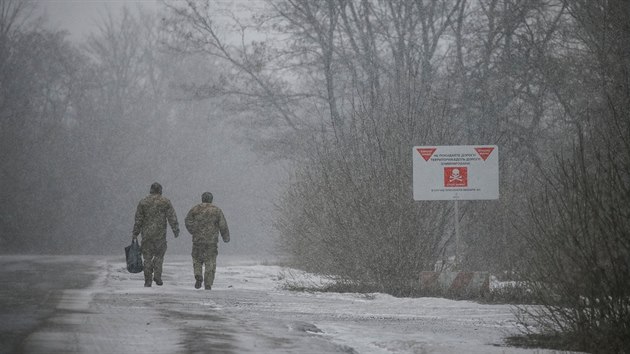Ukrajint vojci na vchod Ukrajiny (25. nora 2019)