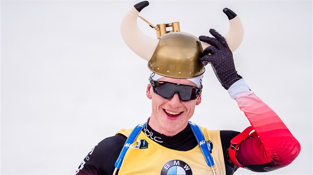 Norsk biatlonista Johannes Thingnes B pijd do cle zvodu s hromadnm startem v Oslu suvernn na prvnm mst.