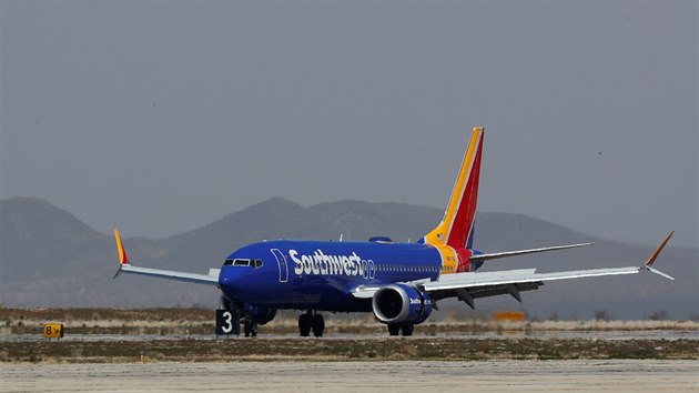 Boeing 737 MAX 8 spolenosti Southwest Airlines pistv na letiti v kalifornskm Victorville. (26. bezna 2019)