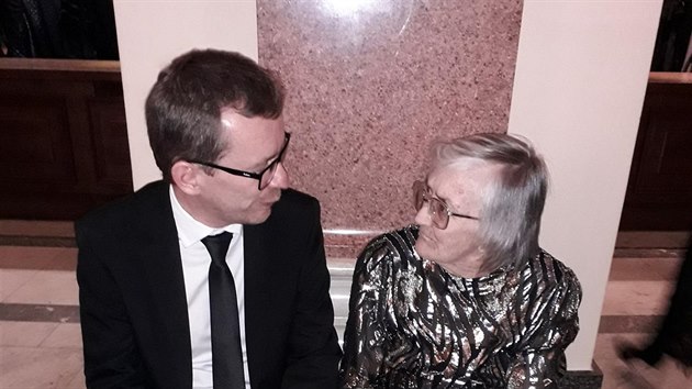 Jedn�m z velk�ch z�itk� p�i p�ed�v�n� so�ek bylo pro Petra P�chu setk�n� s re�is�rkou V�rou Pl�vovou-�imkovou, kter� dostala cenu za celo�ivotn� p��nos �esk� kinematografii.