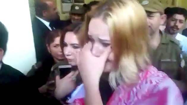 Po vynesen rozsudku se odsouzen Tereza Hlkov rozplakala. (20. bezna 2019)