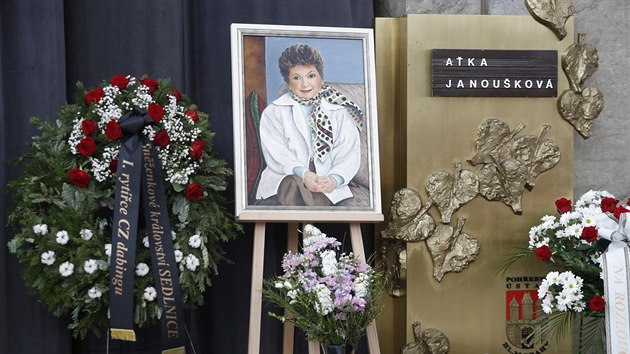 Poslední rozloučení s Aťkou Janouškovou ve strašnickém krematoriu. (21. března 2019)