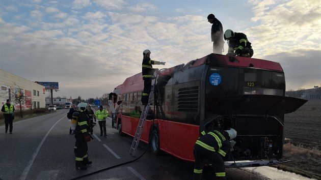 Por zastavil autobus u Litvnovic ped eskmi Budjovicemi.