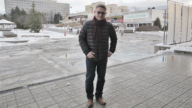 Kamil Mrva v současném centru Kopřivnice. Právě tento architekt je autorem projektu revitalizace středu města.