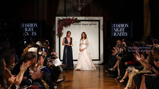 Man�elka �esk�ho velvyslance Indira Gumarov� a americk� m�dn� novin��ka Zarah Bursteinov� spolu p�ipravily akci Fashion Night Ignitesse.