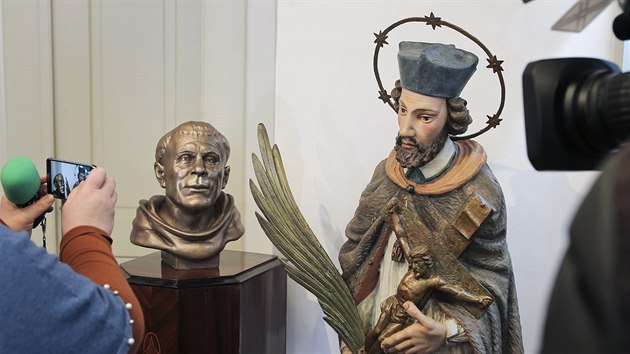 Ve Svatojnskm muzeu v Nepomuku se nachz nov busta, kter zachycuje pravou podobu svatho Jana Nepomuckho.