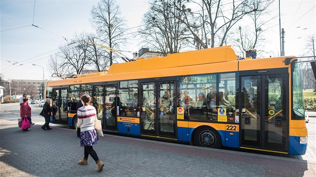 Ke zlínské zoo mají zajíždět hybridní trolejbusy Škoda 30 Tr, které jsou čtyřdveřové a klimatizované. Dopravní podnik jich nakoupil sedm.