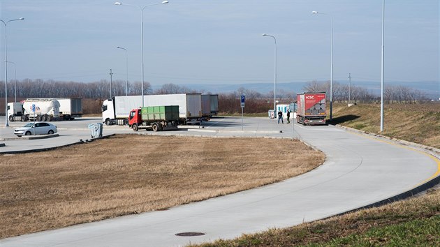 Na dálnici D1 na odpočívkách Křenovice brzy současné mobilní toalety nahradí čerpací stanice s potřebným zázemím.
