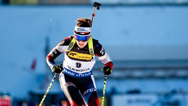 esk biatlonistka Veronika Vtkov na trati sprintu v Oslu.