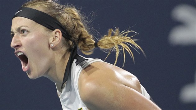 esk tenistka Petra Kvitov v duelu s Ashleigh Bartyovou z Austrlie