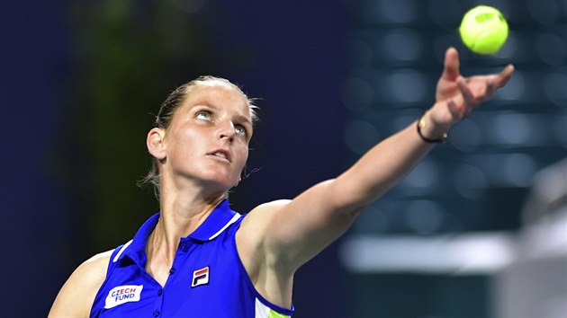 Karolna Plkov ve tvrtfinlovm duelu s Marktou Vondrouovou.