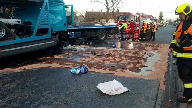 Dopravn nehoda dvou kamion v Doln Rovni na Pardubicku.