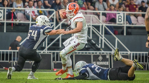 Momentka z utkn esk ligy americkho fotbalu mezi Prague Lions a Ostrava Steelers.