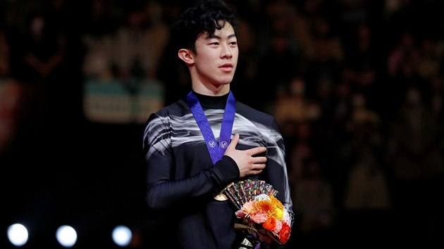 Americk krasobrusla Nathan Chen slav vtzstv na MS v Japonsku.