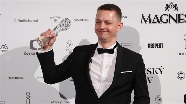 Producent Jiří Konečný se pyšní Českým lvem za nejlepší film, který získal snímek Všechno bude. (23. března 2019)
