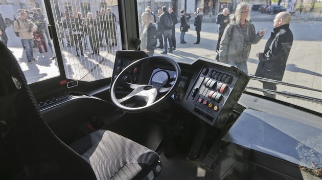 Sedm nových klimatizovaných trolejbusů na baterie začne vozit cestující po Plzni od pondělí 25. března. (21. 3. 2019)