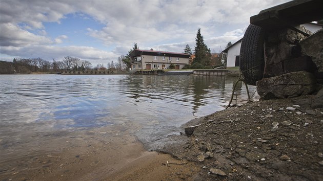 Plzeň hledá řešení, jak naplnit Velký bolevecký rybník. Pomoci by mohla voda z řeky.