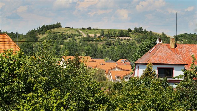 Obyvatelm Tlun na Plzesku se nezamlouv pln investora postavit na hald po hornick innosti ob sklenk na pstovn rajat.