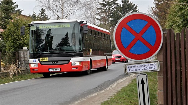 Dopravn experti testovali monost prjezdu autobusu zkmi ulicemi plzesk tvrti Vslun. (28. 3. 2019)
