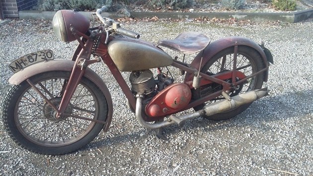 Ukraden motocykl znaky JAWA 250, rok vroby 1946.