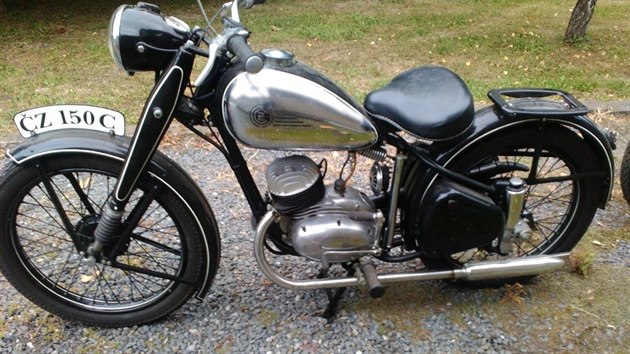 Motocykl zn. Z 150 C, rok vroby 1951, po kompletn renovaci.