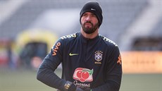 Branká brazilské fotbalové reprezentace Alisson Becker na tréninku v Edenu.