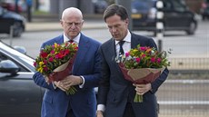 Holandský premiér Mark Rutte (vpravo) a ministr spravedlnosti Ferd Grapperhaus...