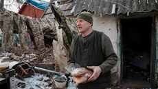 V obci Zajceve na východ Ukrajiny zstala jen hrstka obyvatel. (25. února 2019)