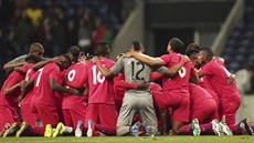 Fotbalisté Panamy spolen slaví remízu v pípravném utkání s Brazílií.