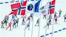 Biatlonistky se vydávají do závodu s hromadným startem v Oslu.