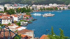 Ochridské jezero na pomezí Makedonie a Albánie stále představuje netradiční...