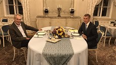 Prezident Milo Zeman veeí s premiérem Andrejem Babiem na zámku v Lánech....